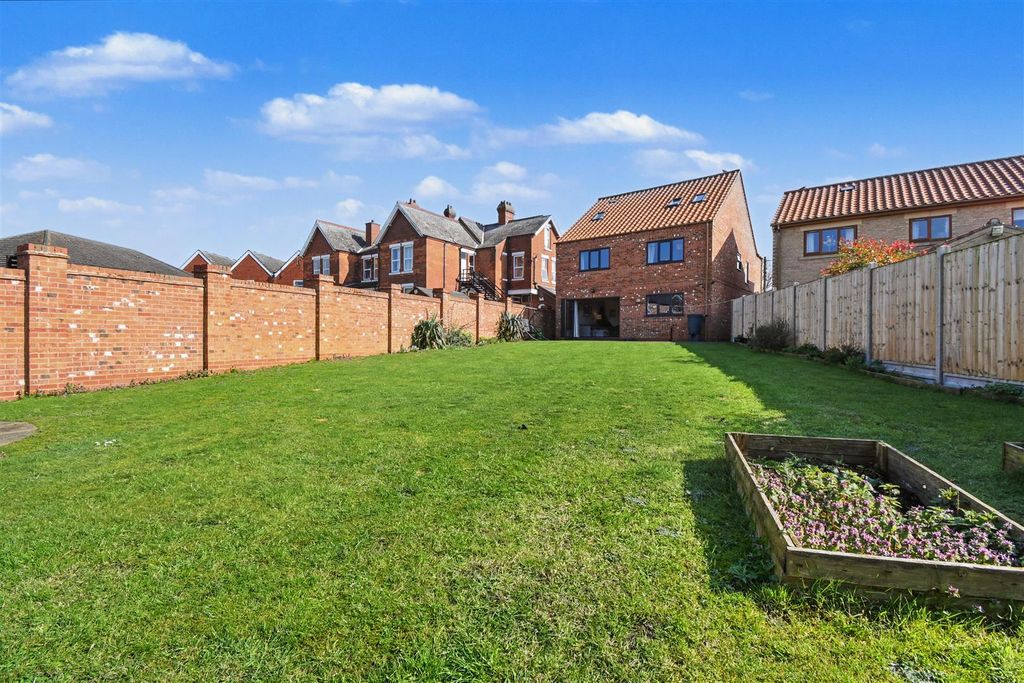 Property photo 2 of 43 Rear Garden