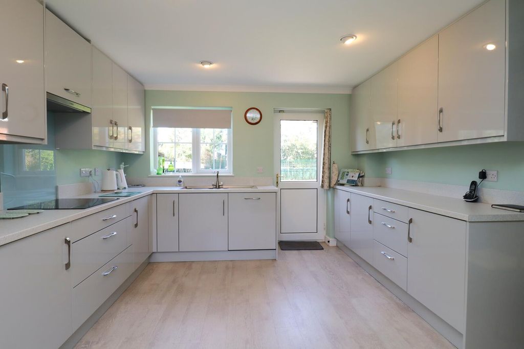 Property photo 2 of 47 Kitchen