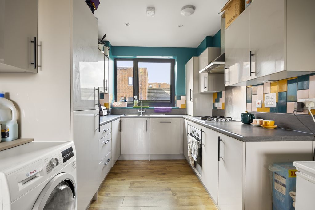 Property photo 3 of 11 Photo 6