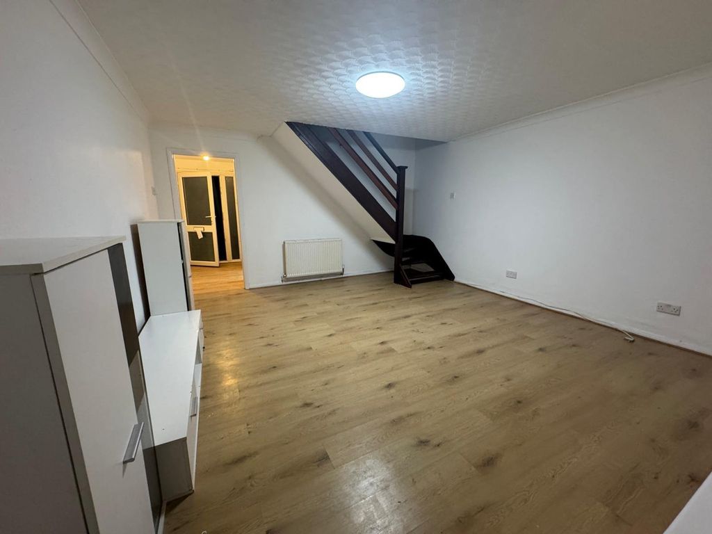 Property photo 3 of 9 Gallery