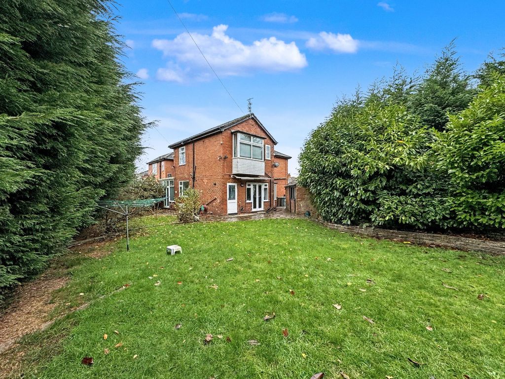 Property photo 2 of 32