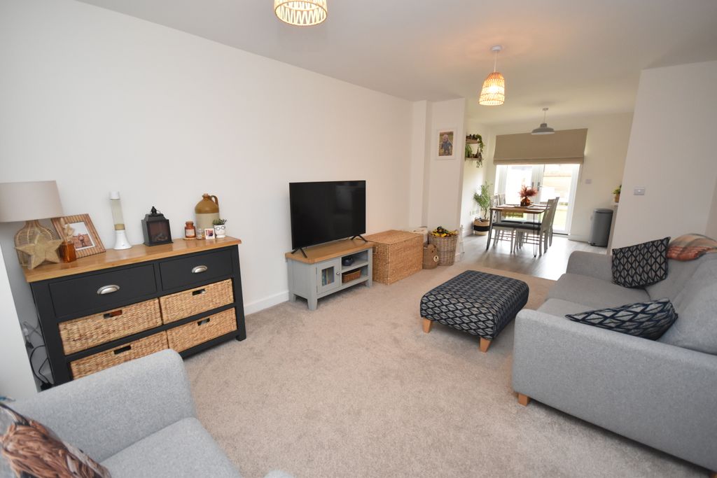 Property photo 2 of 19 Lounge