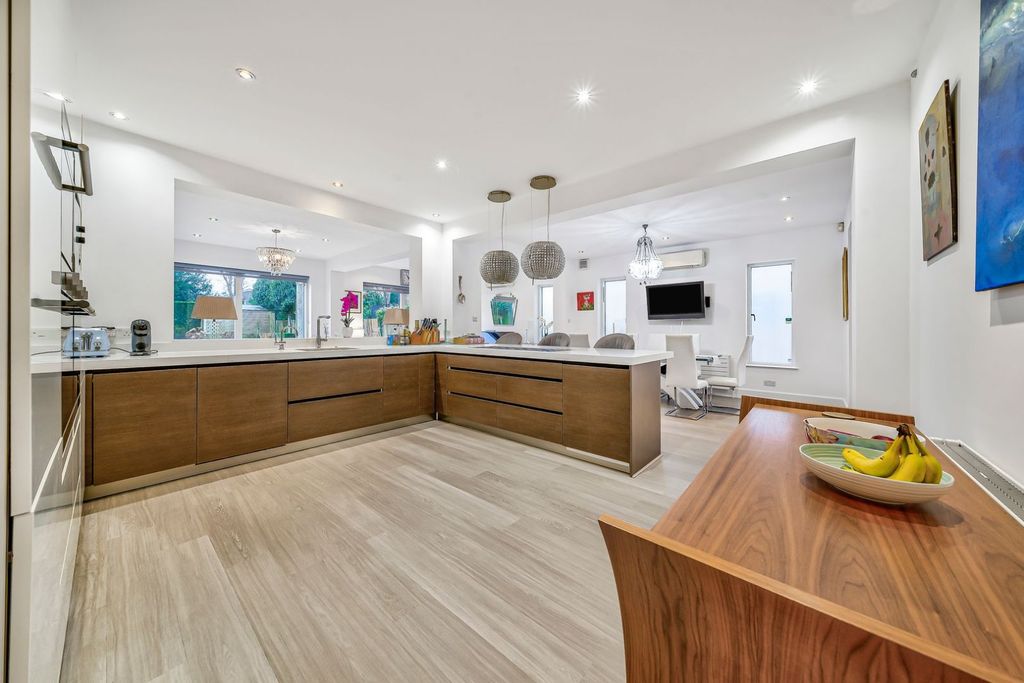 Property photo 3 of 19 Picture No. 08