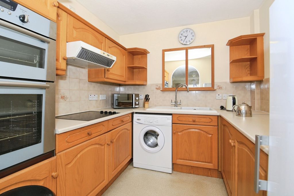 Property photo 3 of 14 Kitchen