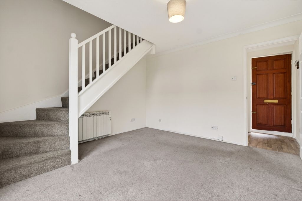 Property photo 3 of 8 Living Room (2)