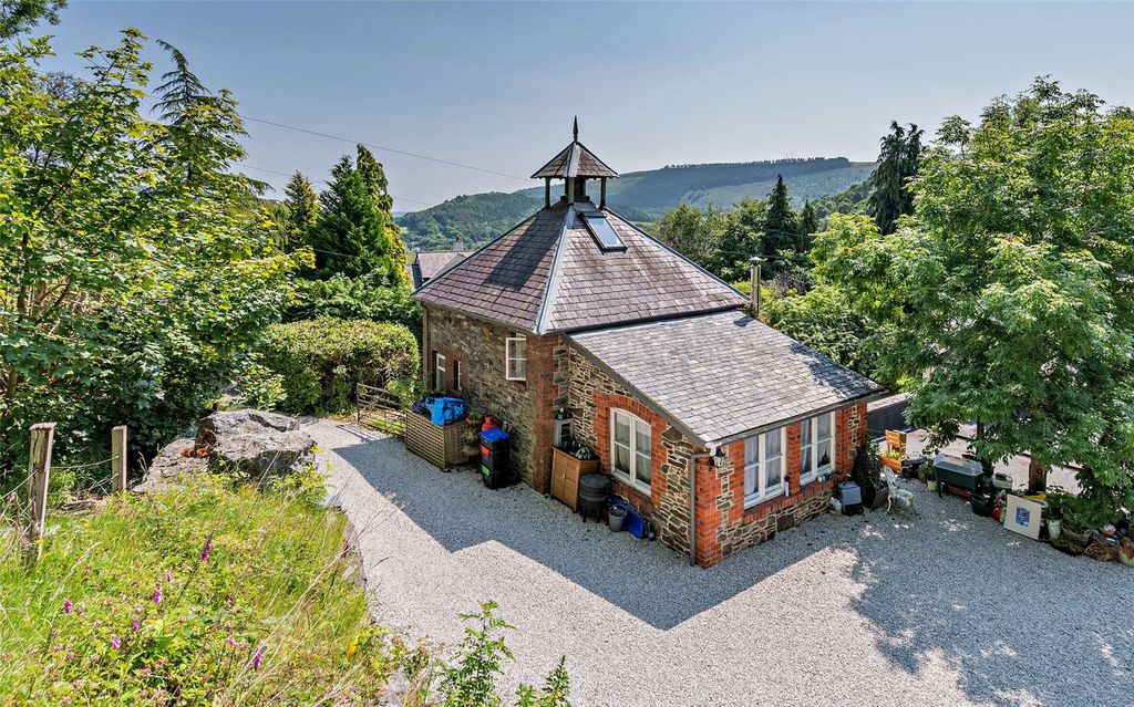 Property photo 2 of 23 Dovecot/Annxe