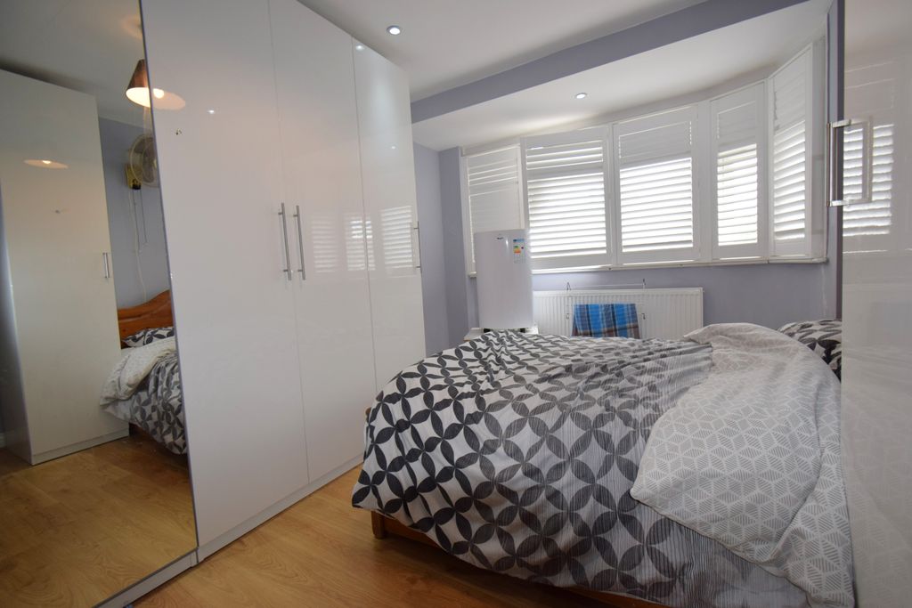 Property photo 1 of 17 Bedroom 1