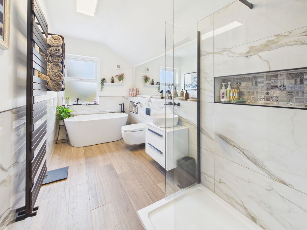 Property photo 3 of 15 Bathroom