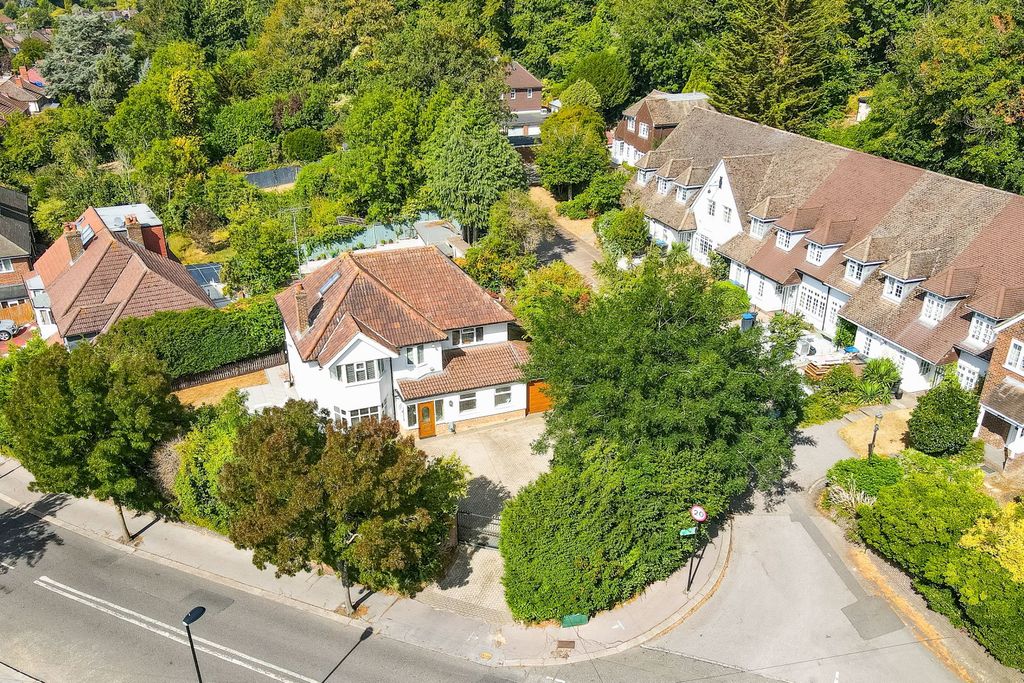 Property photo 2 of 39