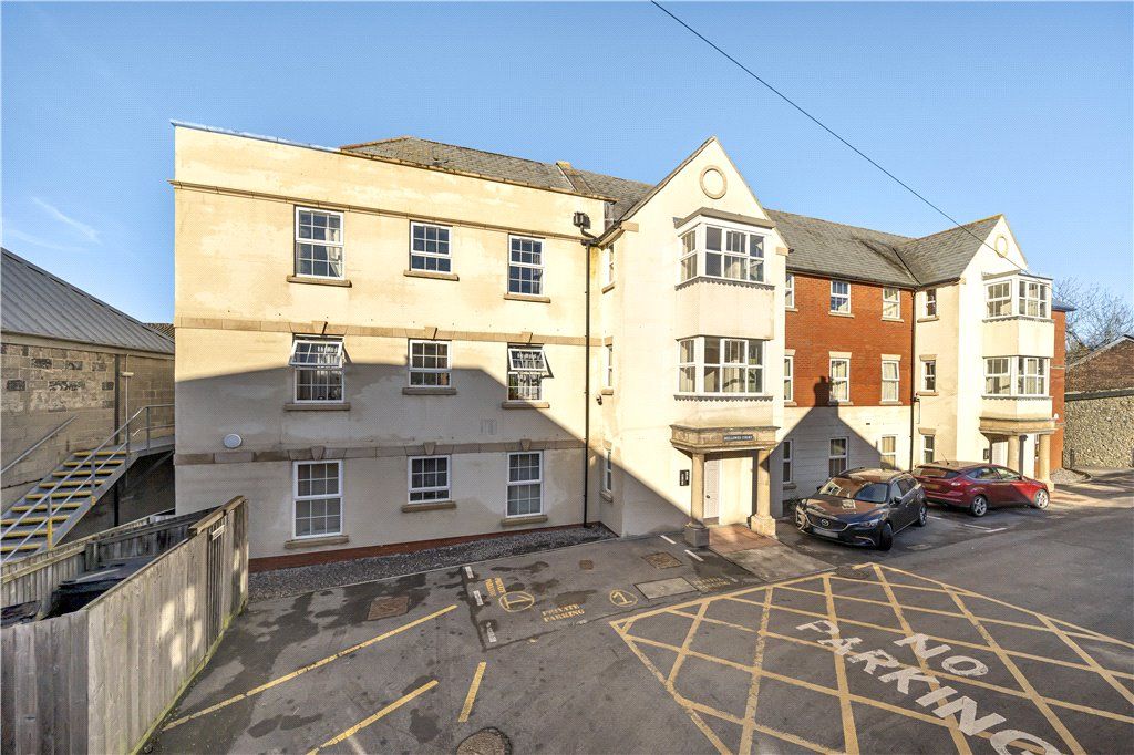 2 bed flat for sale Axminster