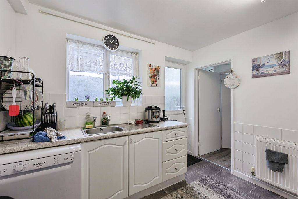 Property photo 2 of 22