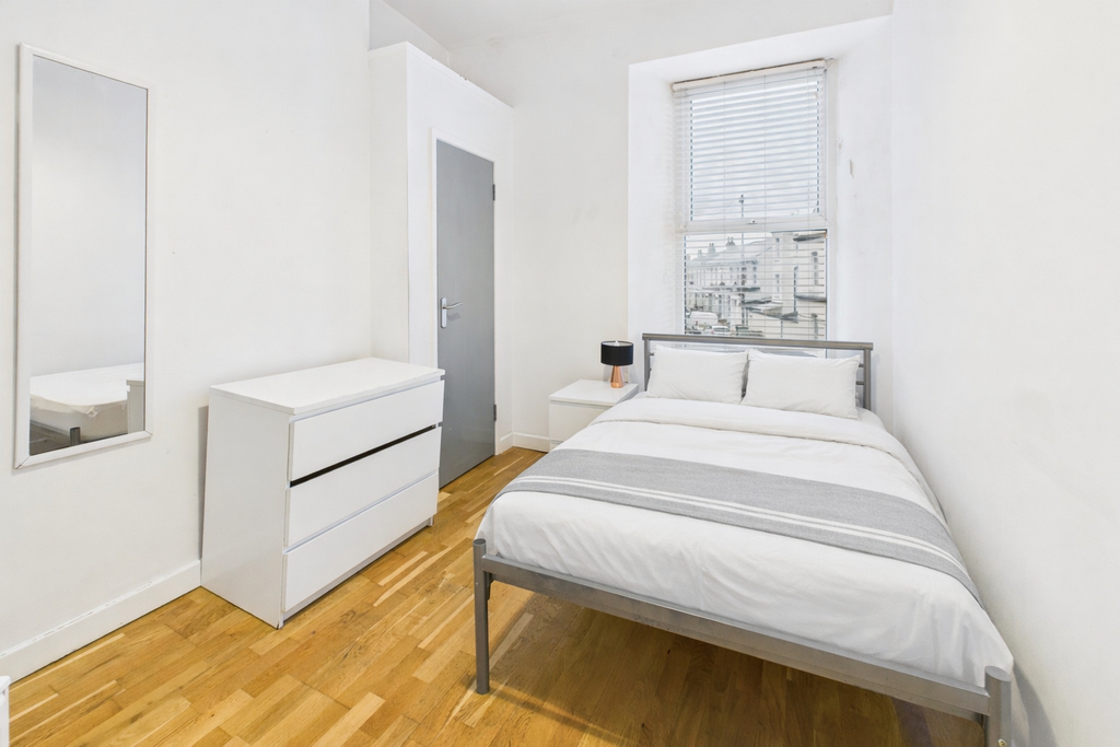 Property photo 1 of 11 Bedroom