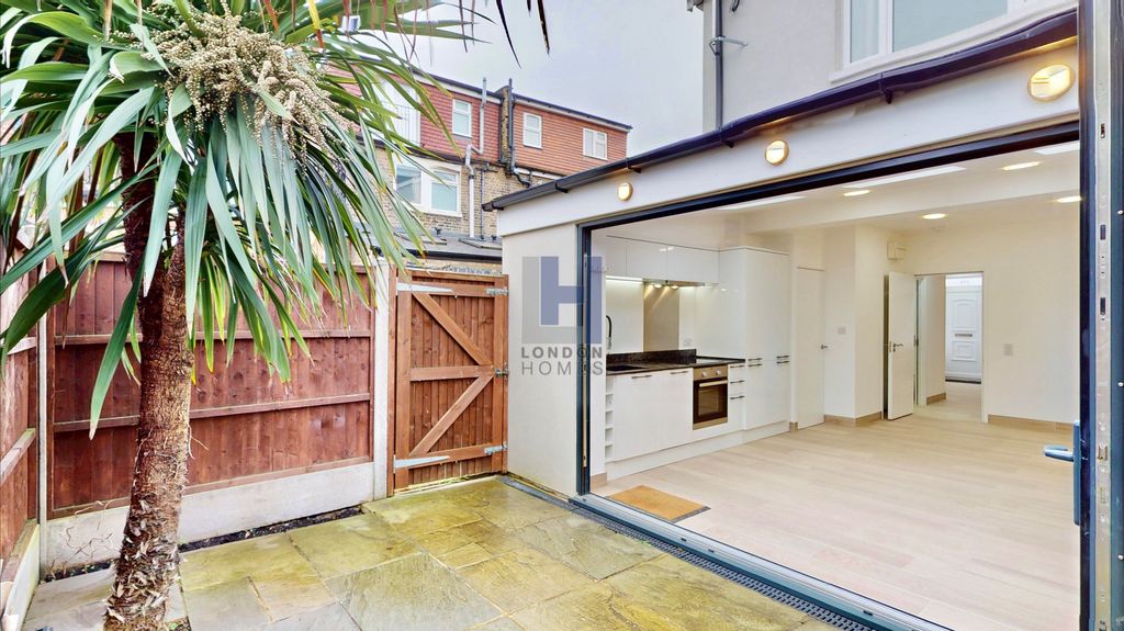 Property photo 2 of 23