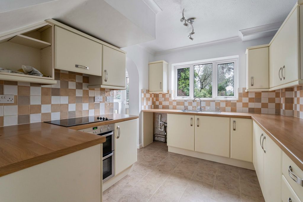 Property photo 3 of 25 Kitchen