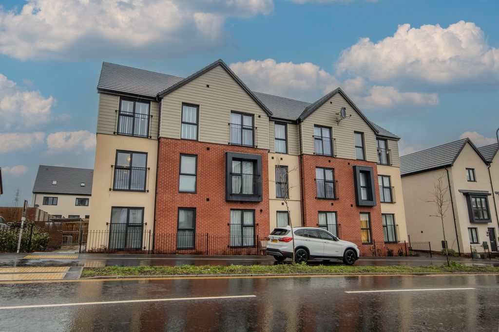 Property photo 2 of 18