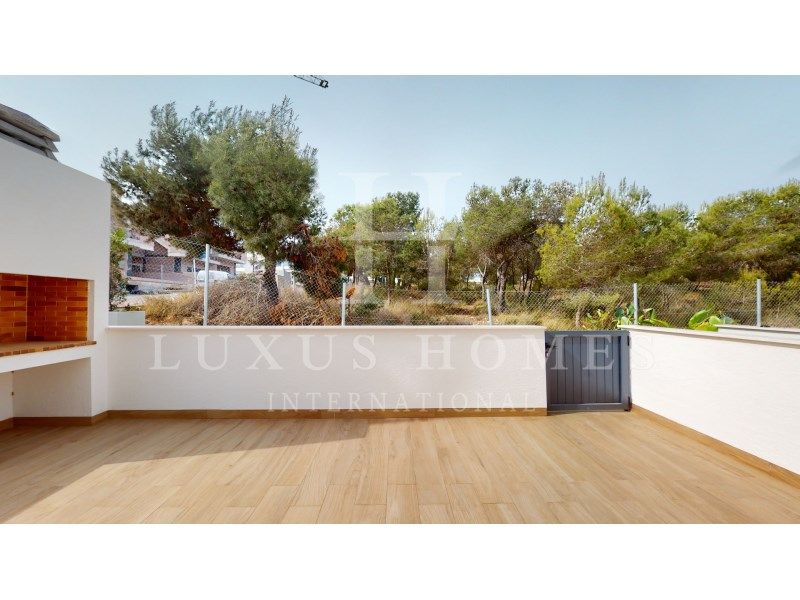 Property photo 2 of 28