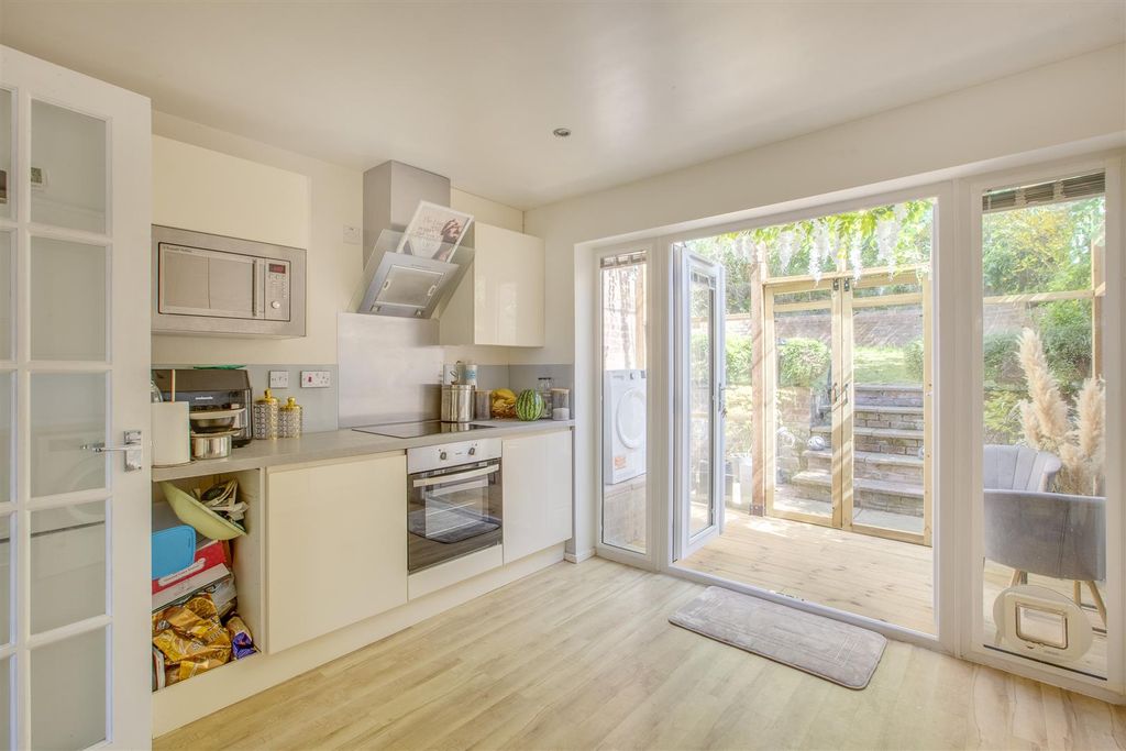 Property photo 3 of 15 65 Nicholas Gardens, Hp13 6Jg-6.Jpg