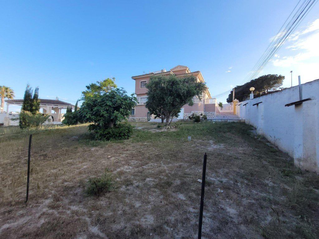 Property photo 1 of 21