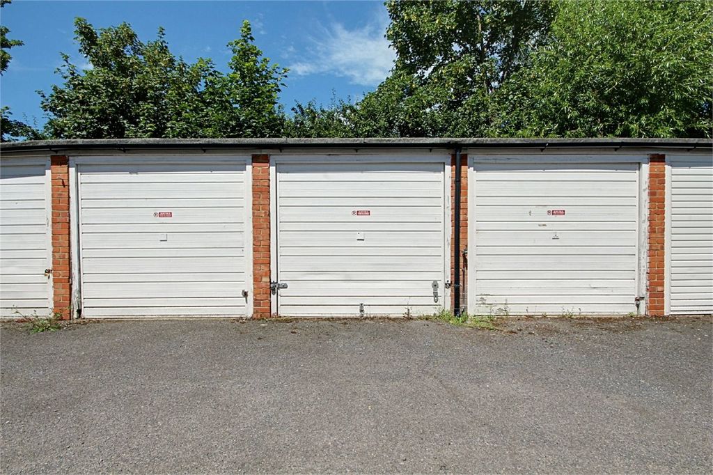 Property photo 2 of 10 Picture No. 12