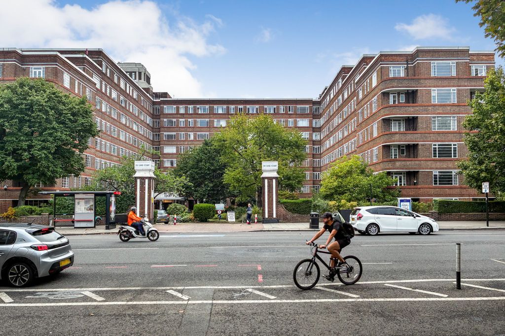 Property photo 3 of 16 Flat E53, Du Cane Court, Balham High Road, Balham, London, Sw17 7Jl