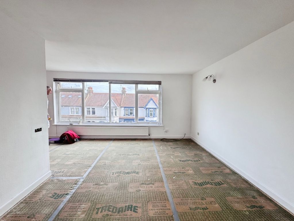 Property photo 3 of 8 Pbox-Img.Jpg