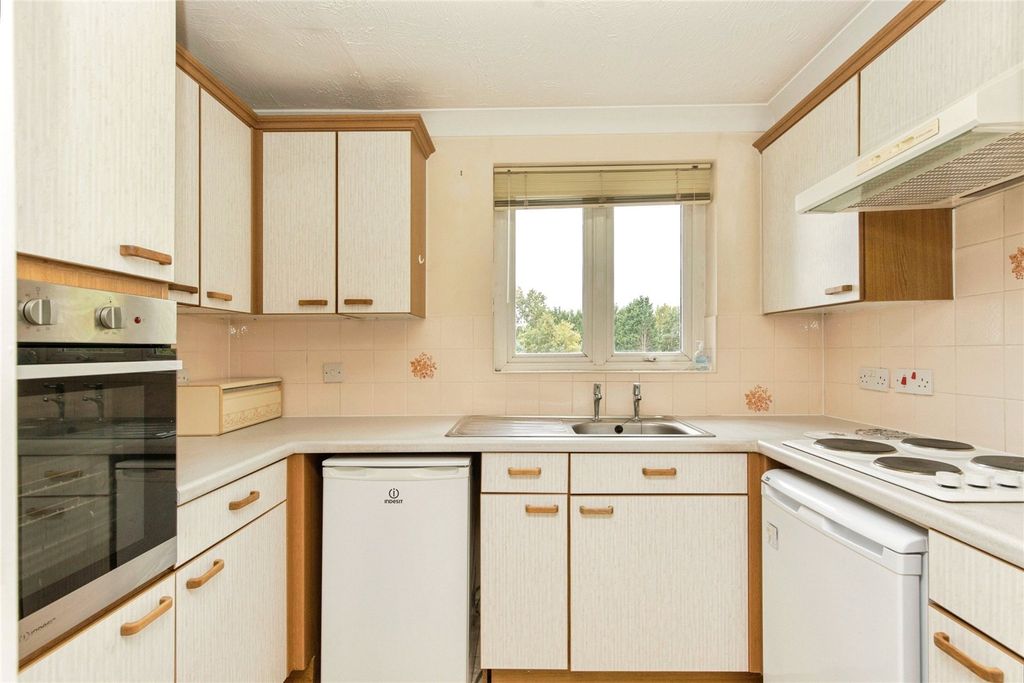 Property photo 3 of 8 Kitchen