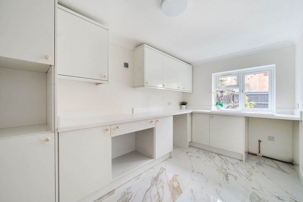 Property photo 2 of 25 Kitchen