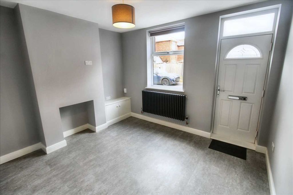 Property photo 2 of 18 Lounge