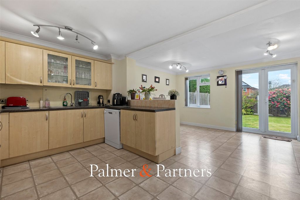 Property photo 2 of 13 Picture No. 16