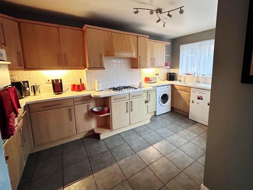 Property photo 2 of 14 Kitchen