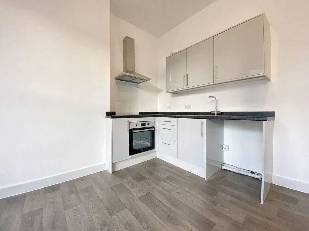 Property photo 3 of 6 Kitchen