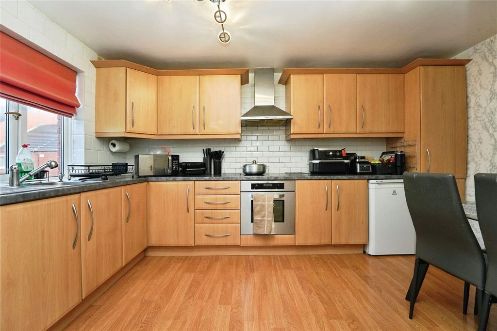 Property photo 2 of 14 Kitchen