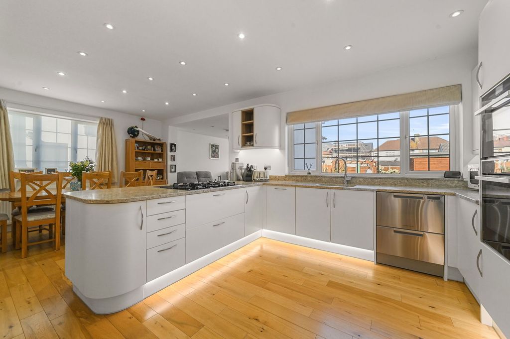 Property photo 3 of 14