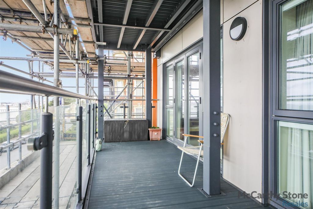 Additional image 7 of 2 bed flat for salePavilion Court, Hamilton Gardens, Felixstowe IP11