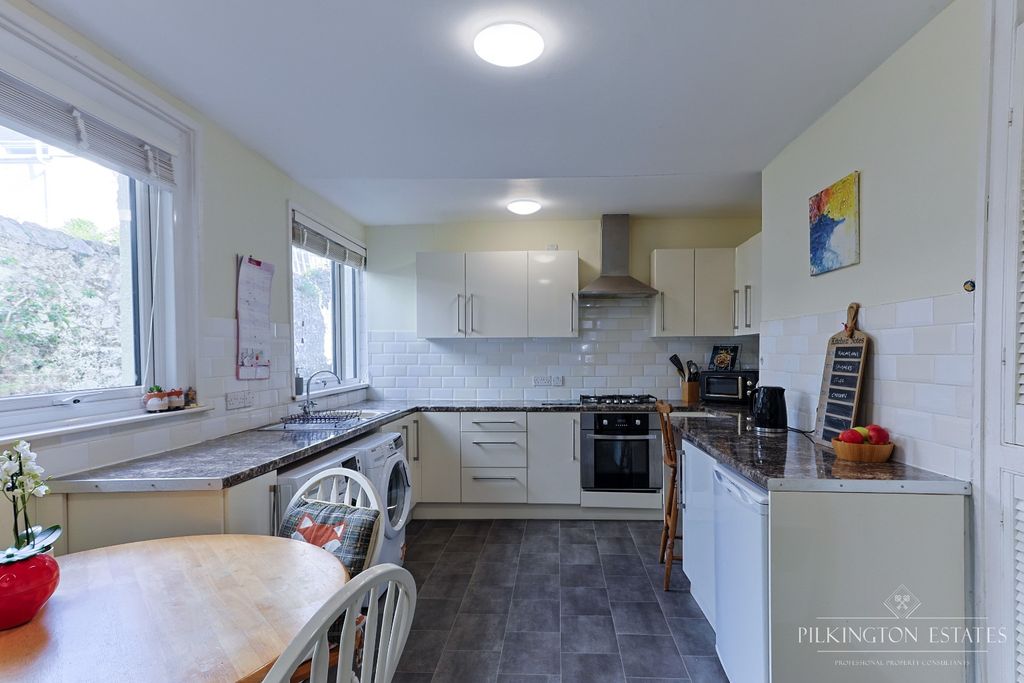 Property photo 2 of 11 4974963