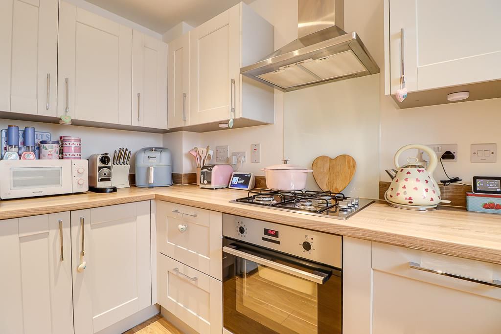 Property photo 3 of 31 Kitchen