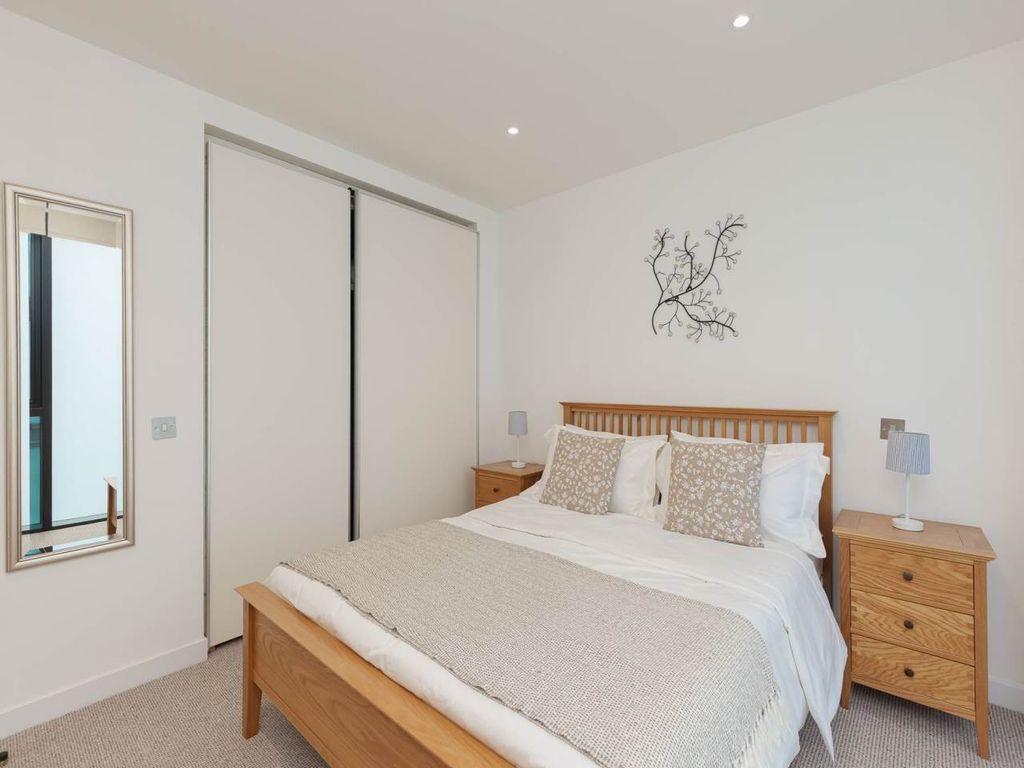 Property photo 3 of 17 4