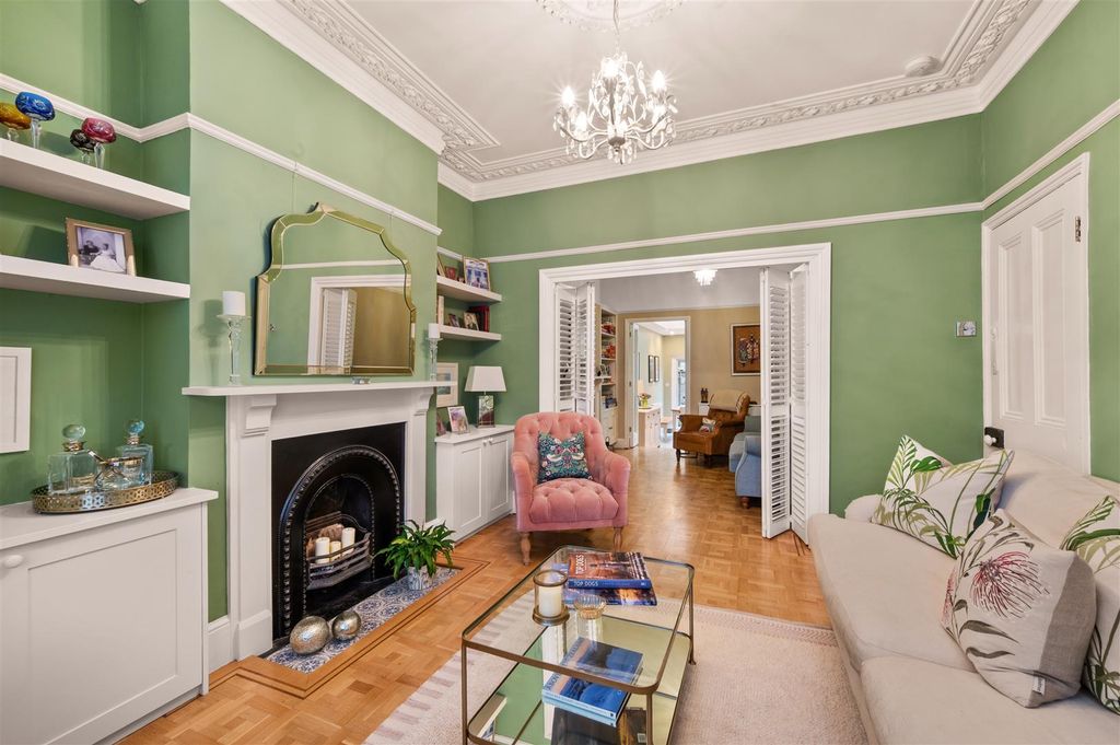 Property photo 3 of 18 27 Pepys Road-4.Jpg