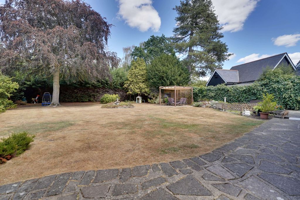 Property photo 2 of 20