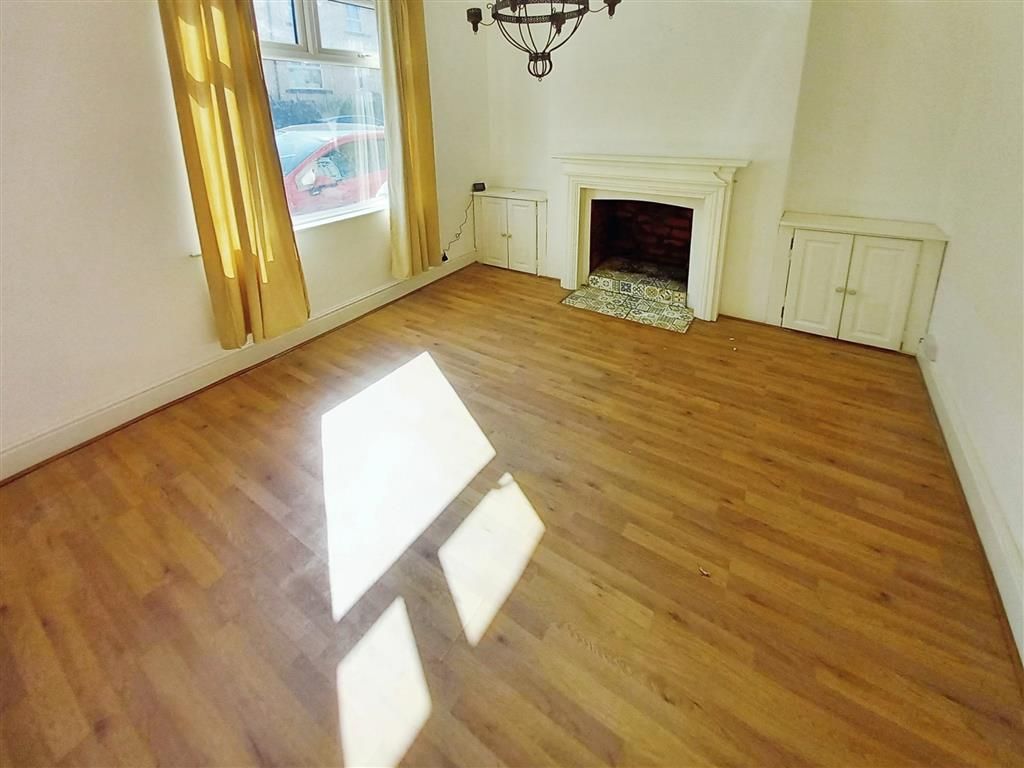 Property photo 1 of 8 Living Room