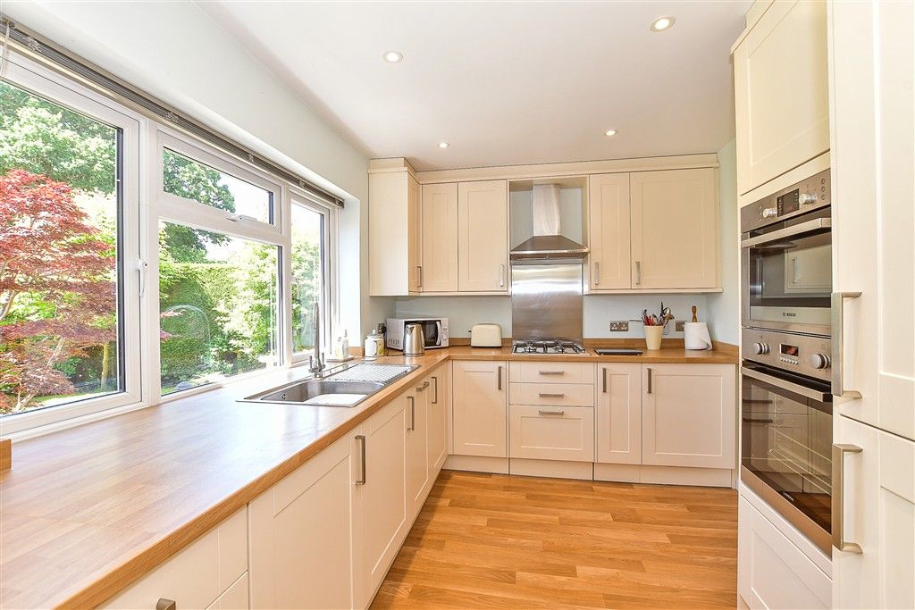 Property photo 3 of 14 Kitchen