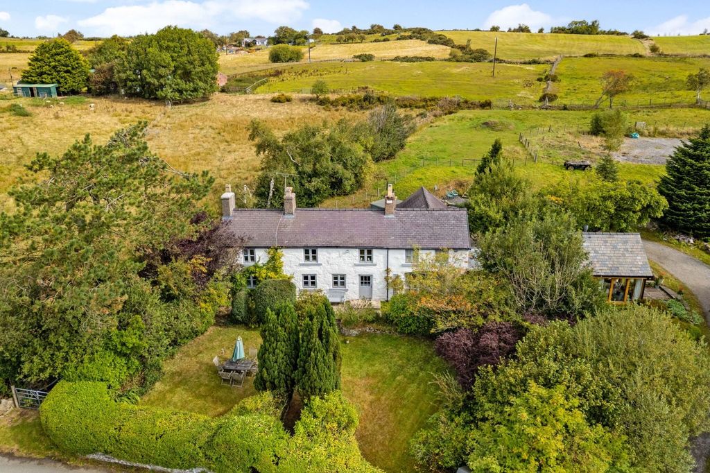 Property photo 1 of 16 Cae Meheryn