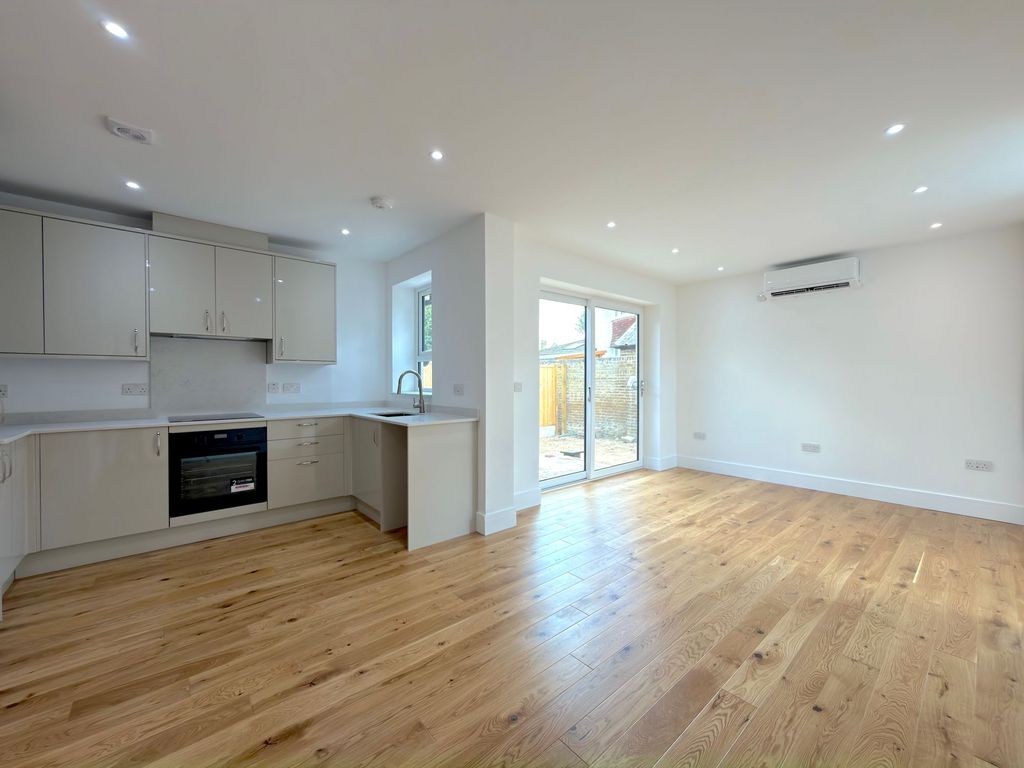 Property photo 1 of 12 Living Room/Dining Room/Kitchen (1)
