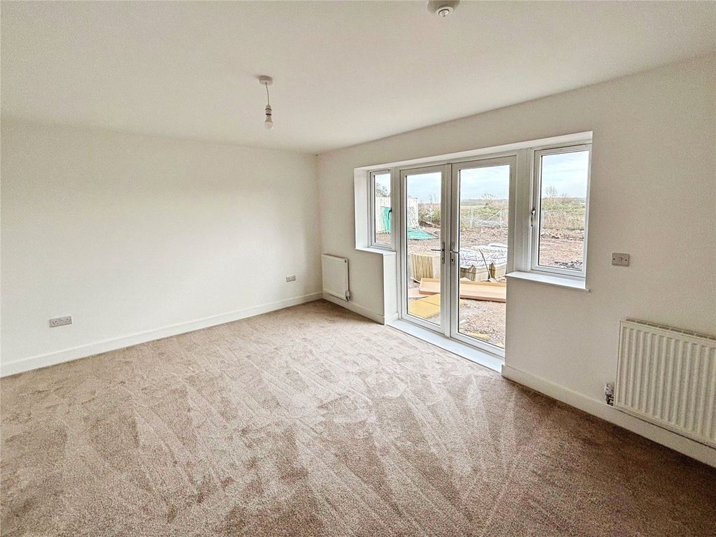 Property photo 2 of 11 Lounge