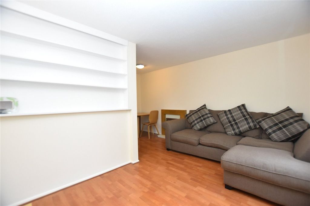 Property photo 2 of 8 Picture No. 01