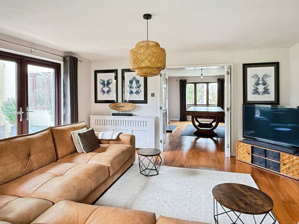 Property photo 2 of 25 Pbox-Img.Jpeg