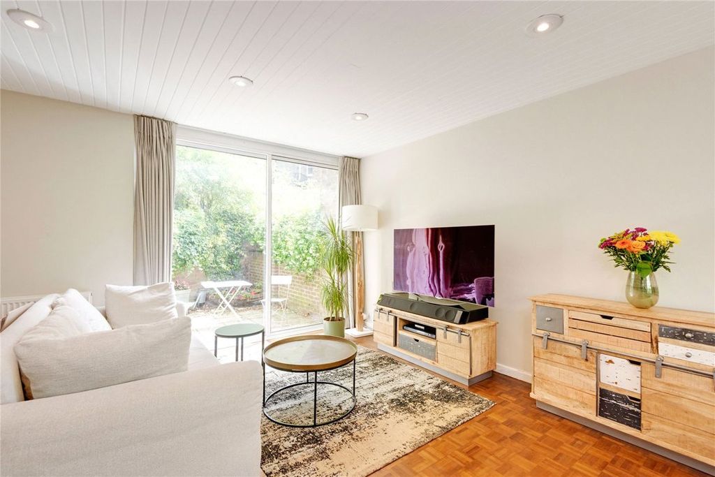 Property photo 2 of 8