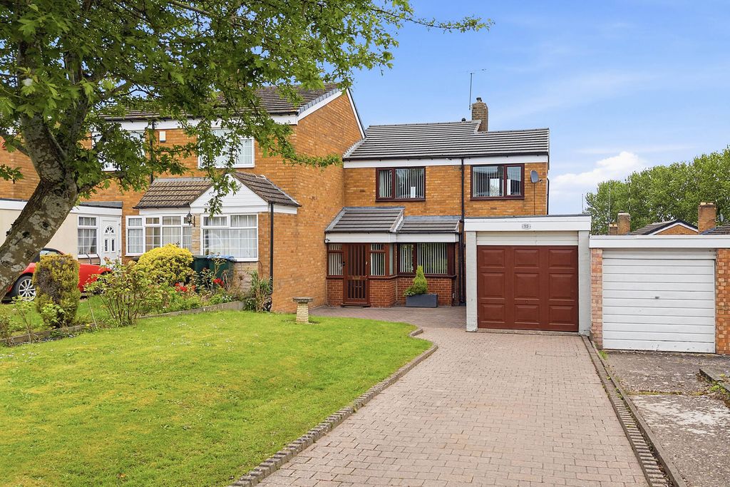 Property photo 1 of 29 Front (Exterior)