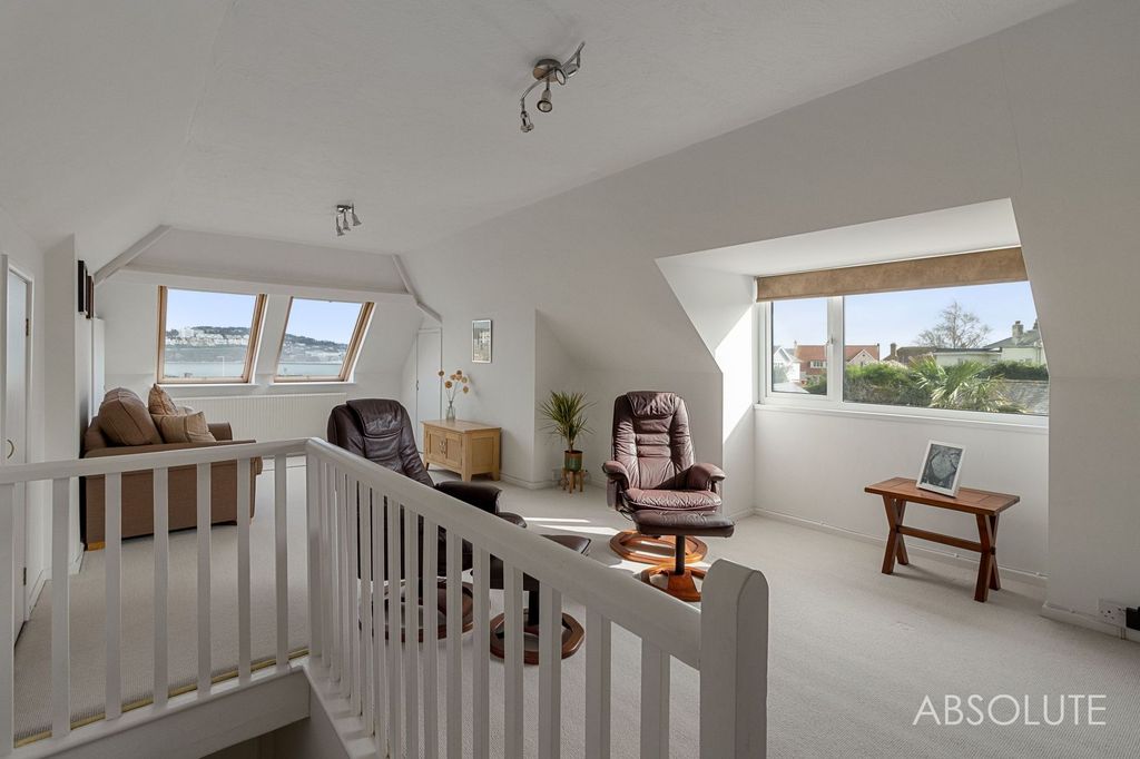 Property photo 2 of 26