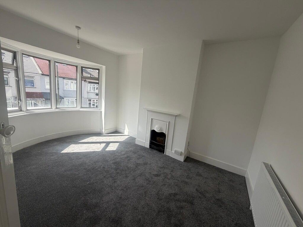 Property photo 1 of 9 Front Room